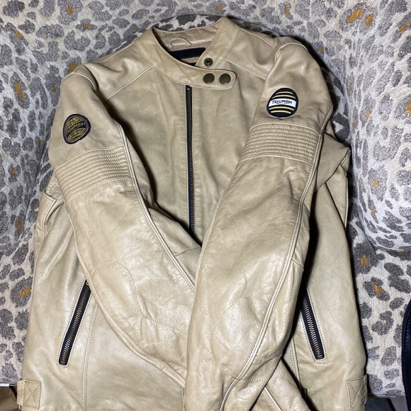 Triumph Motorcycle Jacket with all four pieces of shoulder & elbow armor. EUC - Picture 3 of 16